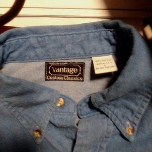 This long sleeve shirt blue Large